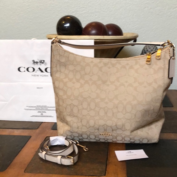 (COACH F58327) CONVERTIBLE
GOLD/LIGHT KHAKI/CHALK - Picture 2 of 9